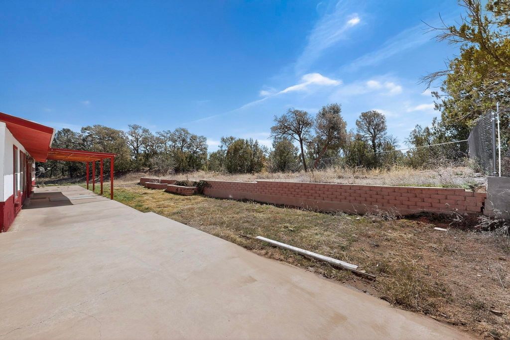 Image 39 of property listing at 9 Tiger Road, Edgewood, NM 87015