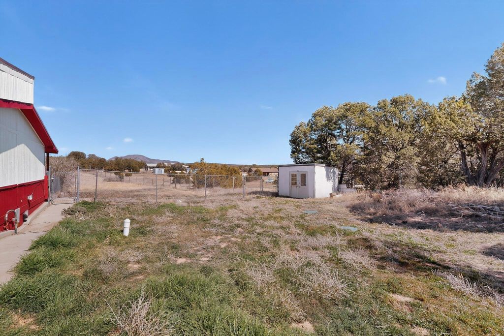 Image 41 of property listing at 9 Tiger Road, Edgewood, NM 87015
