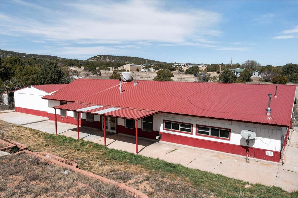 Image 42 of property listing at 9 Tiger Road, Edgewood, NM 87015