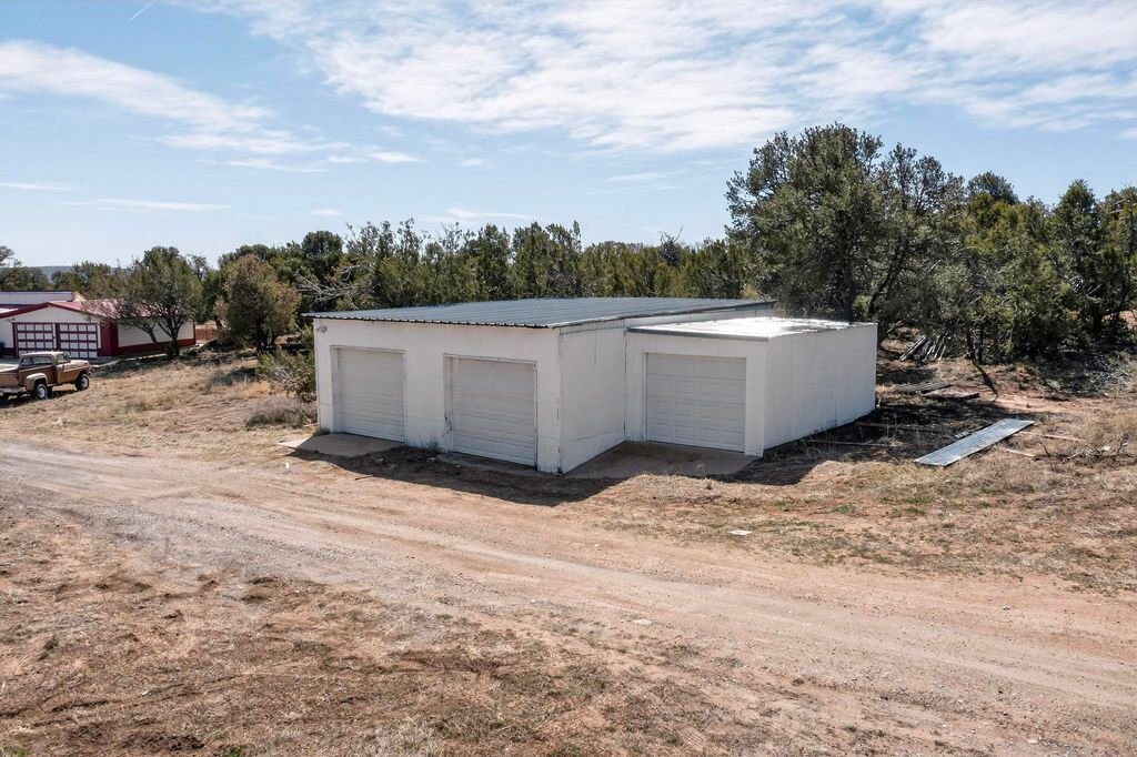 Image 43 of property listing at 9 Tiger Road, Edgewood, NM 87015