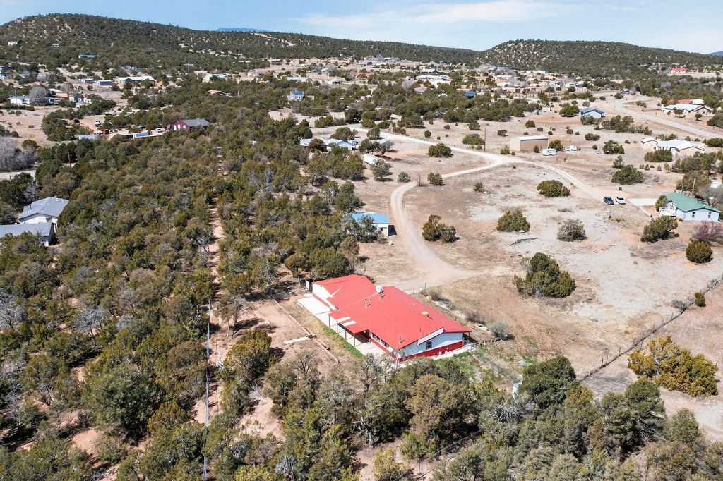 Image 46 of property listing at 9 Tiger Road, Edgewood, NM 87015
