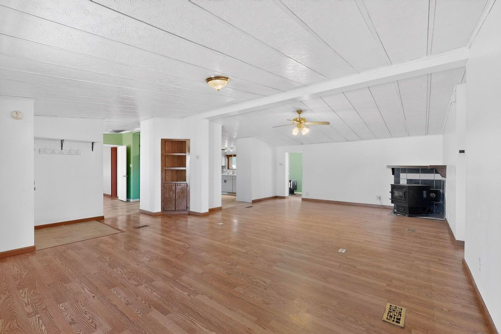 Image 9 of property listing at 9 Tiger Road, Edgewood, NM 87015