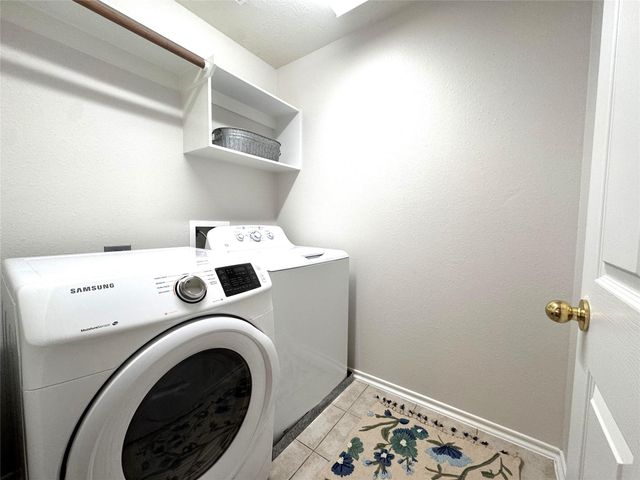 213 E Summerhaze Circle, The Woodlands, TX 77382