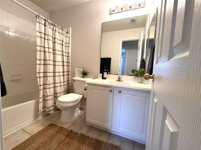 213 E Summerhaze Circle, The Woodlands, TX 77382