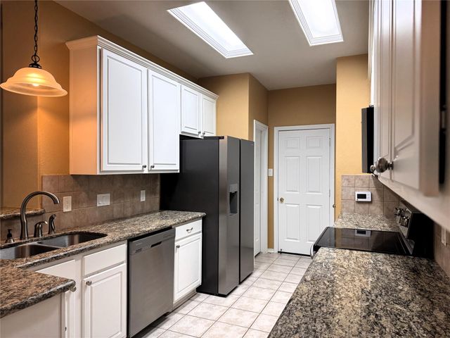 213 E Summerhaze Circle, The Woodlands, TX 77382