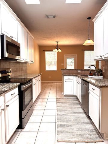 213 E Summerhaze Circle, The Woodlands, TX 77382