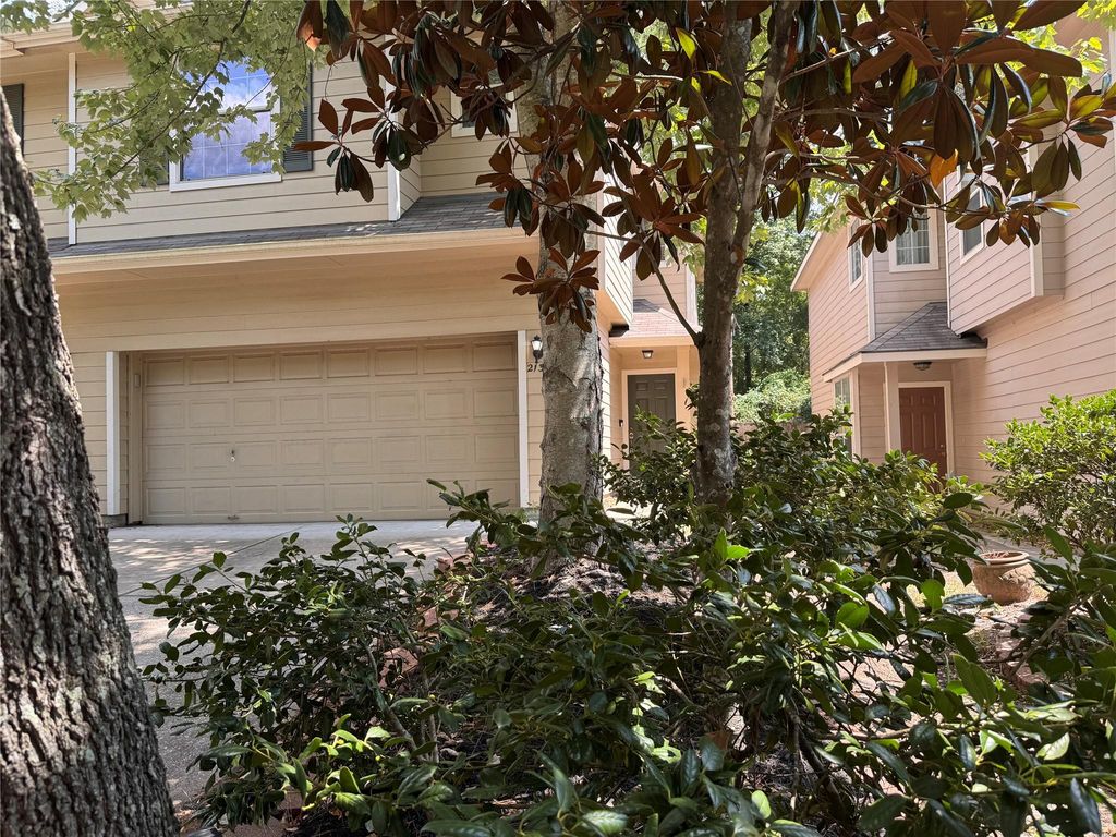 213 E Summerhaze Circle, The Woodlands, TX 77382