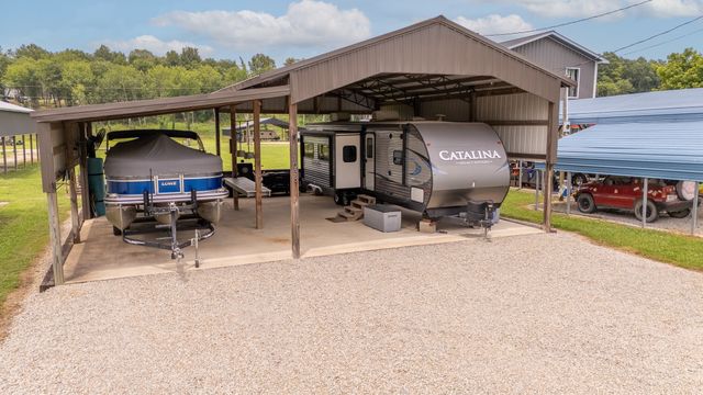 1038 WC Pickett, Clifton, TN 38425