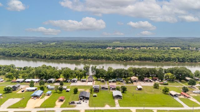 1038 WC Pickett, Clifton, TN 38425