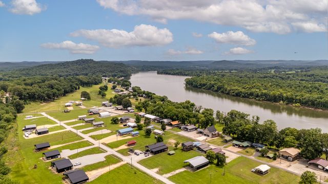 1038 WC Pickett, Clifton, TN 38425