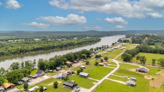 1038 WC Pickett, Clifton, TN 38425