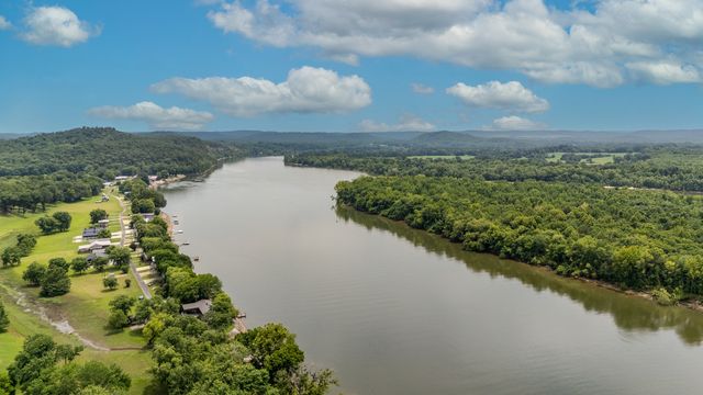 1038 WC Pickett, Clifton, TN 38425