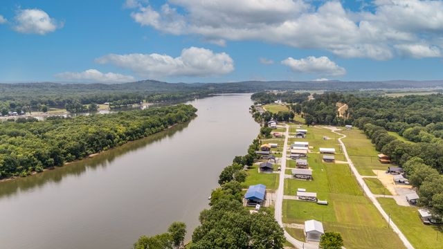 1038 WC Pickett, Clifton, TN 38425