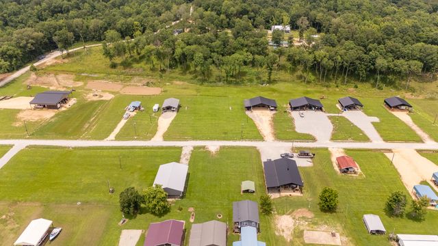 1038 WC Pickett, Clifton, TN 38425