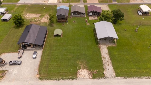 1038 WC Pickett, Clifton, TN 38425