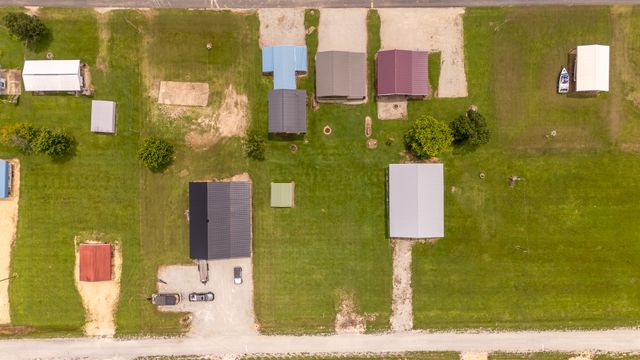 1038 WC Pickett, Clifton, TN 38425