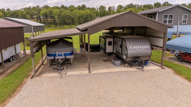 1038 WC Pickett, Clifton, TN 38425