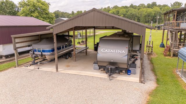 1038 WC Pickett, Clifton, TN 38425