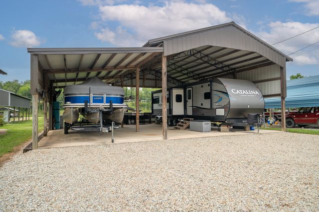 1038 WC Pickett, Clifton, TN 38425