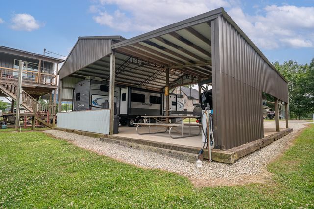 1038 WC Pickett, Clifton, TN 38425