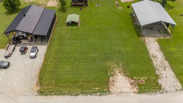 1038 WC Pickett, Clifton, TN 38425