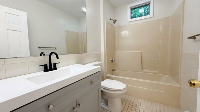 45 Columbus Ave 1, Waltham, MA 02451