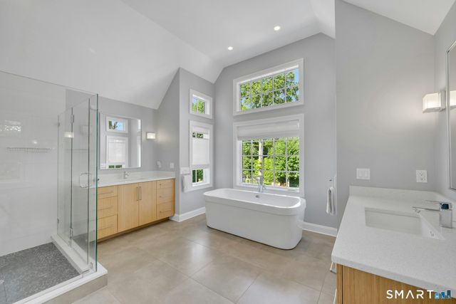 129 Emery Drive East, Stamford, CT 06902