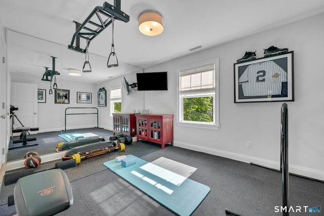129 Emery Drive East, Stamford, CT 06902