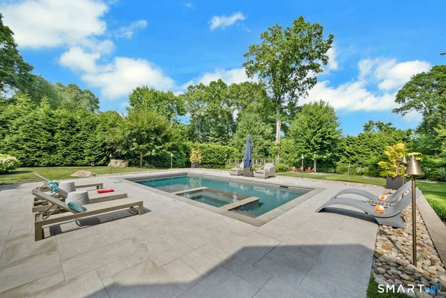 129 Emery Drive East, Stamford, CT 06902