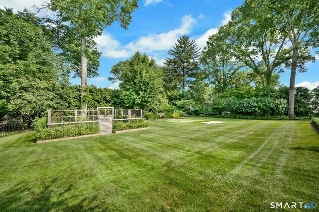 129 Emery Drive East, Stamford, CT 06902