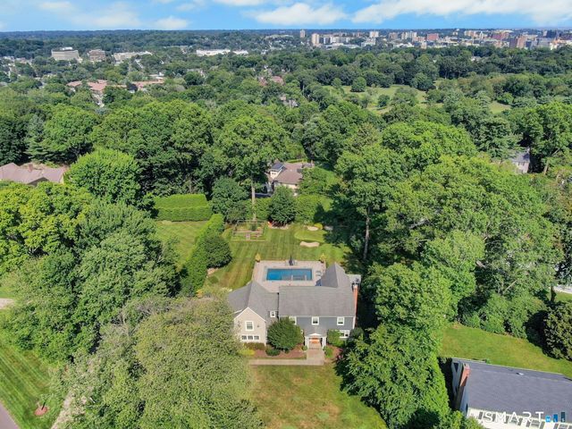 129 Emery Drive East, Stamford, CT 06902
