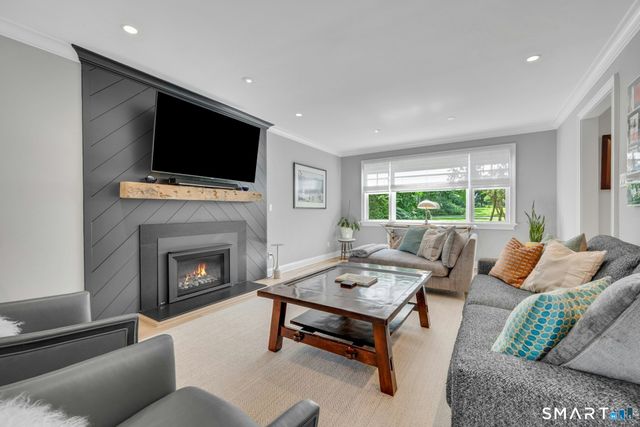 129 Emery Drive East, Stamford, CT 06902