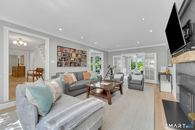 129 Emery Drive East, Stamford, CT 06902