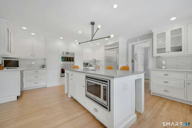 129 Emery Drive East, Stamford, CT 06902