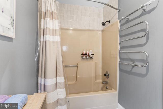 4 TALLWOOD CT, Columbus, NJ 08022