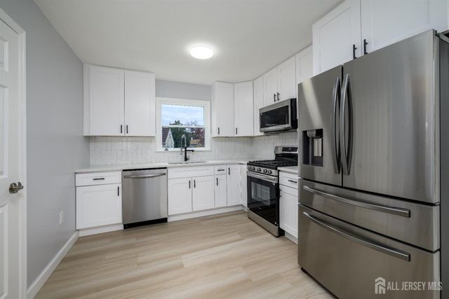 998 Woodmere Drive, Aberdeen, NJ 07735