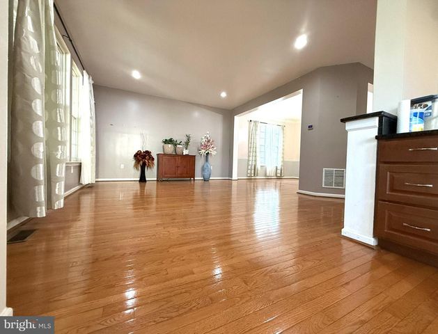 35 SPRINGDALE DR, Gloucester City, NJ 08030