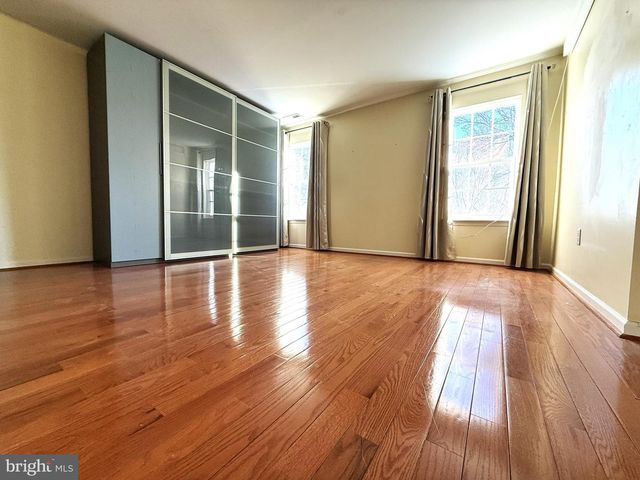 35 SPRINGDALE DR, Gloucester City, NJ 08030