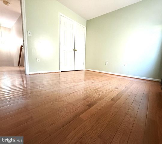 35 SPRINGDALE DR, Gloucester City, NJ 08030