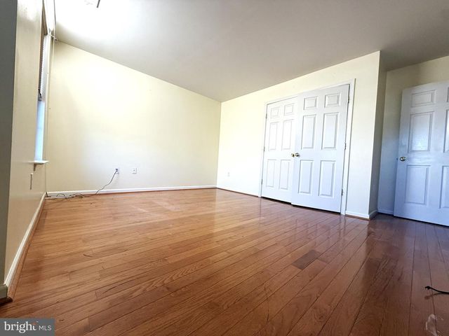 35 SPRINGDALE DR, Gloucester City, NJ 08030