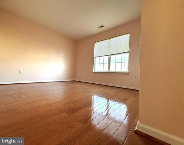 35 SPRINGDALE DR, Gloucester City, NJ 08030