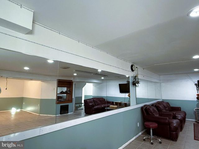 35 SPRINGDALE DR, Gloucester City, NJ 08030