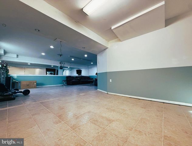 35 SPRINGDALE DR, Gloucester City, NJ 08030