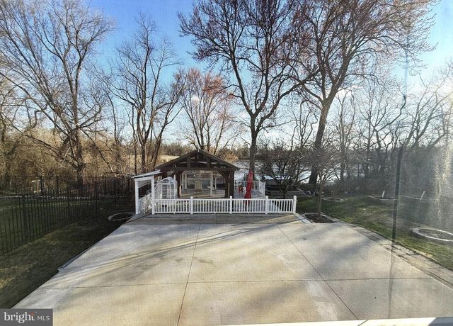 35 SPRINGDALE DR, Gloucester City, NJ 08030