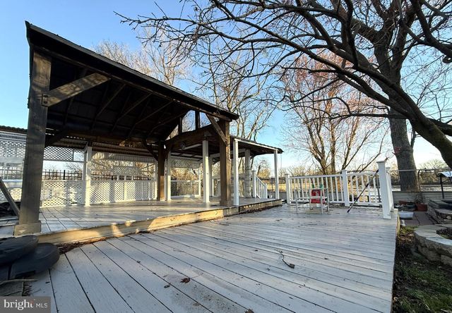 35 SPRINGDALE DR, Gloucester City, NJ 08030