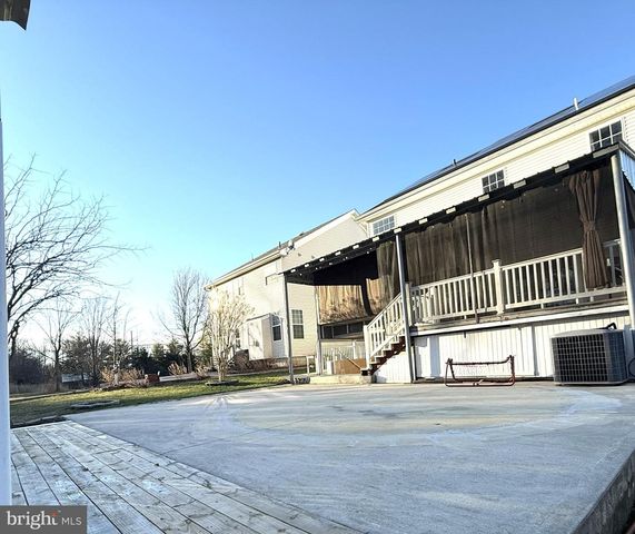 35 SPRINGDALE DR, Gloucester City, NJ 08030