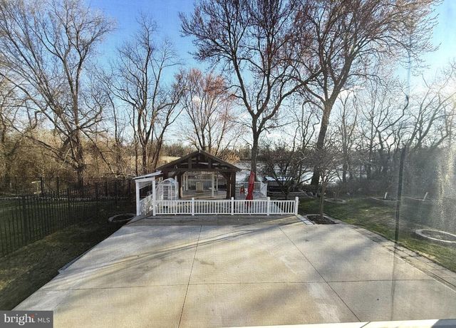 35 SPRINGDALE DR, Gloucester City, NJ 08030