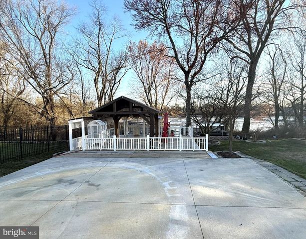 35 SPRINGDALE DR, Gloucester City, NJ 08030