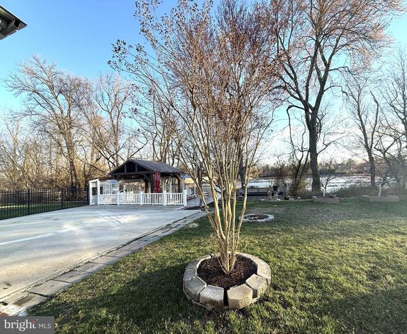 35 SPRINGDALE DR, Gloucester City, NJ 08030