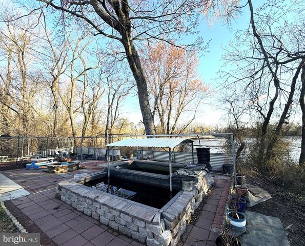 35 SPRINGDALE DR, Gloucester City, NJ 08030